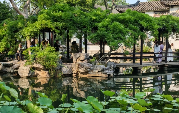 The Lingering Garden: A flowing three-dimensional landscape painting-4