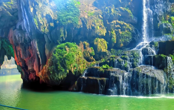 Dongtian Xianjing: A Journey Through the Spectacular Caves of the First Pit in South China -2