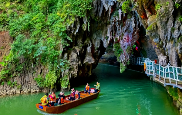 Dongtian Xianjing: A Journey Through the Spectacular Caves of the First Pit in South China -4