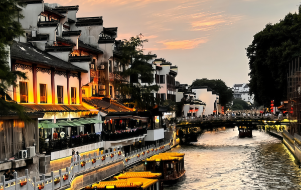 Konfuziustempel: Eine Reise durch das belebte Street Life und Golden Splendor der sechs Dynastien-3