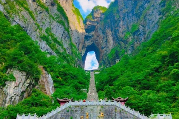 5 Days to Paradise: Shanghai to Zhangjiajie Adventure You’ll Never Forget