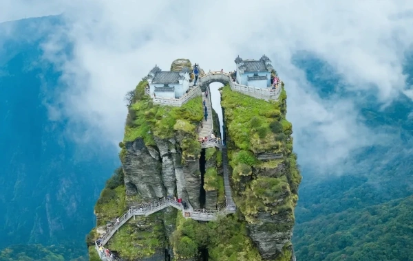 Fanjing Mountain: Pilgerfahrt in die Sky City und das reine Land über den Wolken